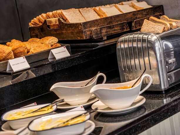 Imagen del bar/restaurante del Hotel Ibis Chiang Mai Nimman Journeyhub. Foto 16