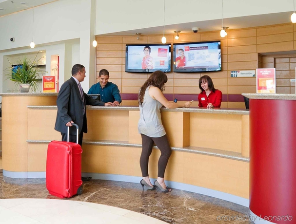 Imagen de los exteriores del Hotel Ibis Chihuahua. Foto 13