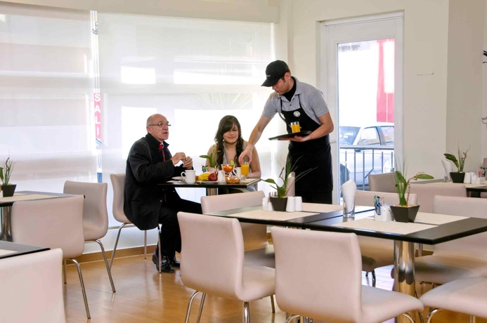 Imagen del bar/restaurante del Hotel Ibis Chihuahua. Foto 5