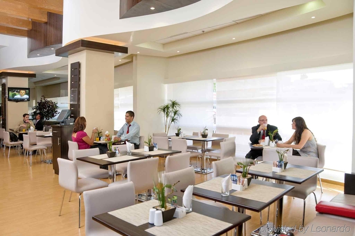 Imagen del bar/restaurante del Hotel Ibis Chihuahua. Foto 6