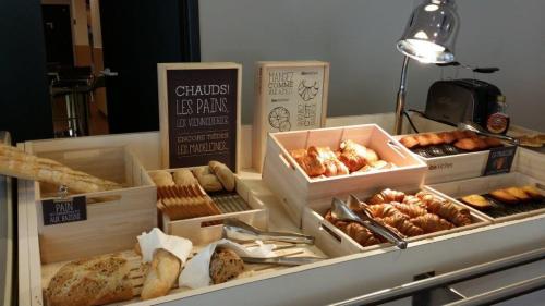 Imagen del bar/restaurante del Hotel Ibis Cholet. Foto 3