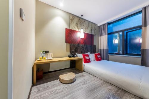 Imagen de la habitación del Hotel Ibis Chongqing Jiefangbei Pedestrian Street. Foto 5