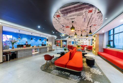 Imagen de los interiores del Hotel Ibis Chongqing Jiefangbei Pedestrian Street. Foto 10