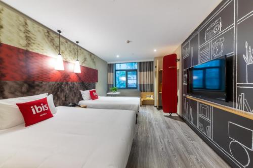 Imagen de la habitación del Hotel Ibis Chongqing Jiefangbei Pedestrian Street. Foto 9