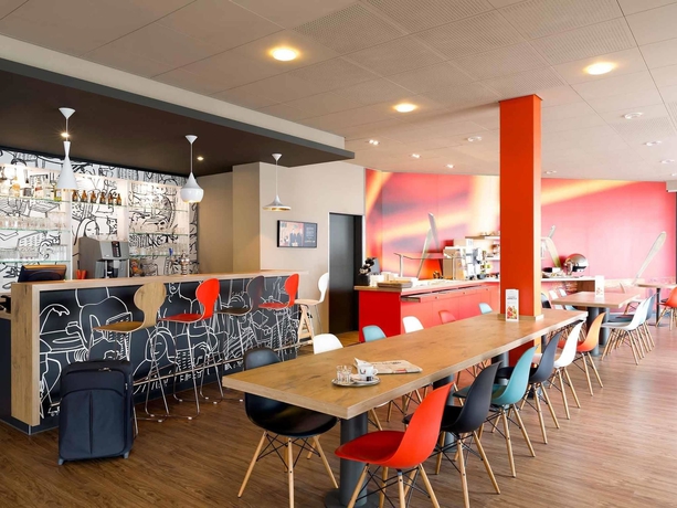 Imagen del bar/restaurante del Hotel Ibis Chur. Foto 5