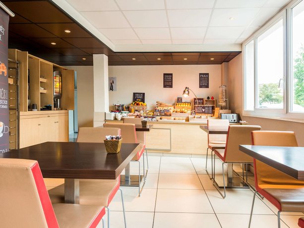 Imagen del bar/restaurante del Hotel Ibis Cognac. Foto 4