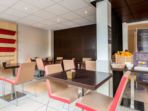 Imagen del bar/restaurante del Hotel Ibis Cognac. Foto 5