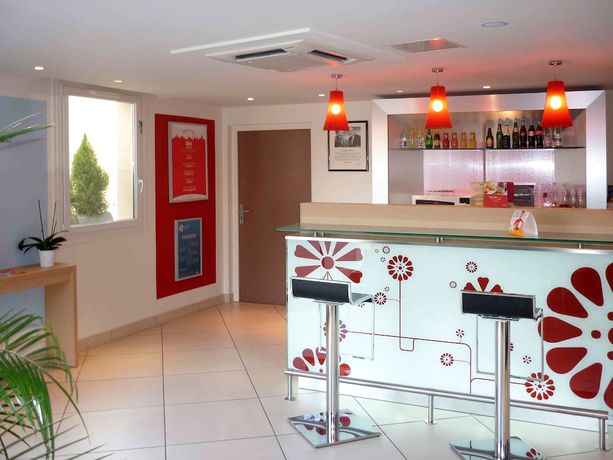 Imagen del bar/restaurante del Hotel Ibis Cognac. Foto 7