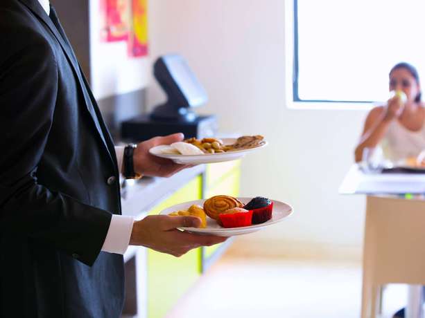 Imagen del bar/restaurante del Hotel Ibis Coimbatore City Centre. Foto 2