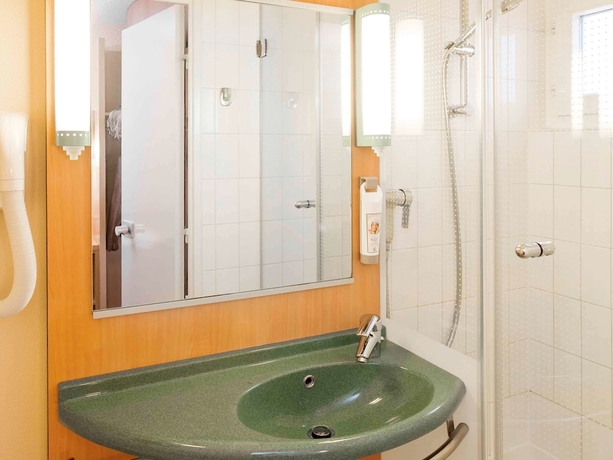 Imagen de la habitación del Hotel Ibis Colmar Centre. Foto 14