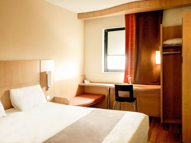 Imagen de la habitación del Hotel Ibis Constantine. Foto 12