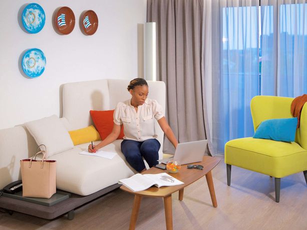 Imagen de la habitación del Hotel Ibis Cotonou. Foto 18