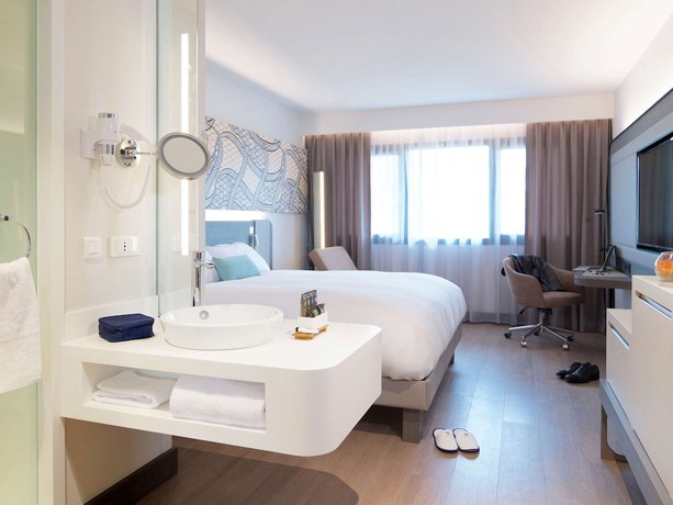 Imagen de la habitación del Hotel Ibis Cotonou. Foto 20