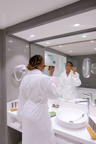 Imagen de la habitación del Hotel Ibis Cotonou. Foto 21