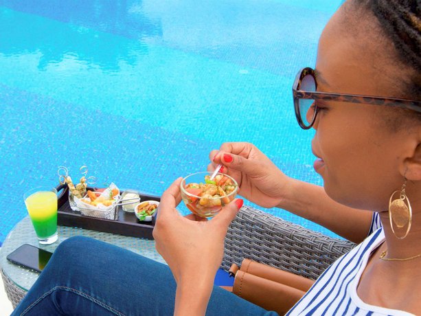 Imagen de la piscina del Hotel Ibis Cotonou. Foto 39