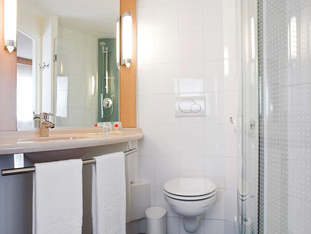 Imagen de la habitación del Hotel Ibis Cotonou. Foto 27