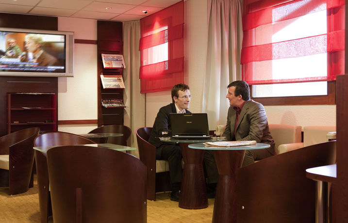 Imagen de los exteriores del Hotel Ibis Creil Sur Oise. Foto 13