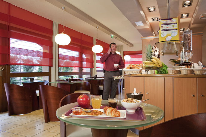 Imagen de los exteriores del Hotel Ibis Creil Sur Oise. Foto 14