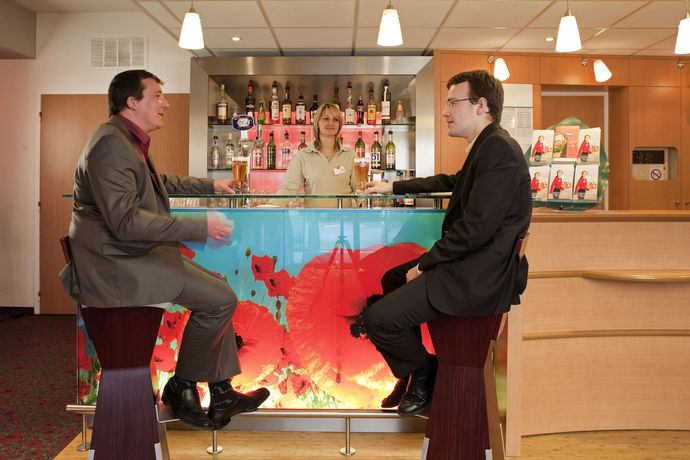 Imagen del bar/restaurante del Hotel Ibis Creil Sur Oise. Foto 10