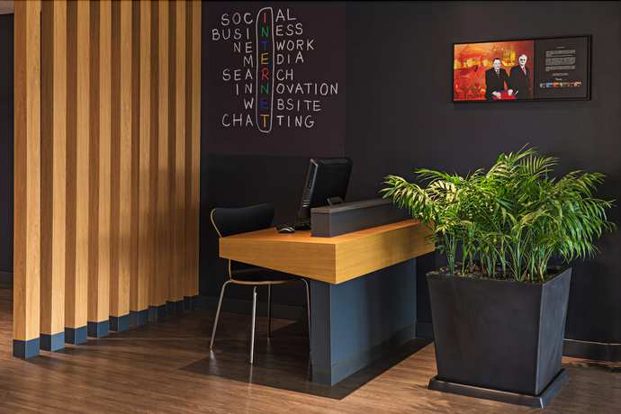 Imagen de los interiores del Hotel Ibis Curitiba Aeroporto. Foto 16
