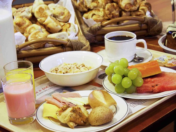 Imagen del bar/restaurante del Hotel Ibis Curitiba Batel. Foto 3