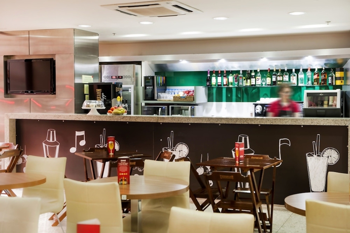 Imagen de los interiores del Hotel Ibis Curitiba Shopping. Foto 19