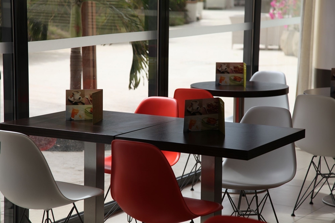 Imagen de los interiores del Hotel Ibis Dakar. Foto 13