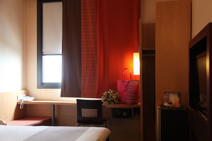 Imagen de la habitación del Hotel Ibis Dakar. Foto 9