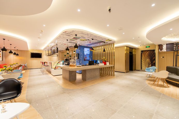 Imagen de los interiores del Hotel Ibis Dalian Xinghai Park. Foto 11