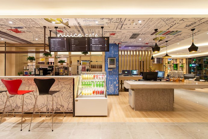 Imagen de los interiores del Hotel Ibis Dalian Xinghai Park. Foto 12