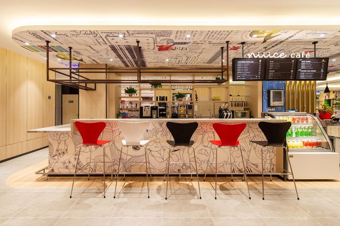 Imagen de los interiores del Hotel Ibis Dalian Xinghai Park. Foto 14