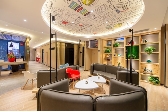 Imagen de los interiores del Hotel Ibis Dalian Xinghai Park. Foto 15