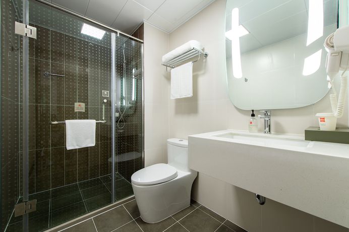Imagen de la habitación del Hotel Ibis Dalian Xinghai Park. Foto 10