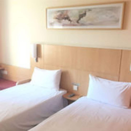 Imagen de la habitación del Hotel Ibis Dalian Zhongshan Square. Foto 9