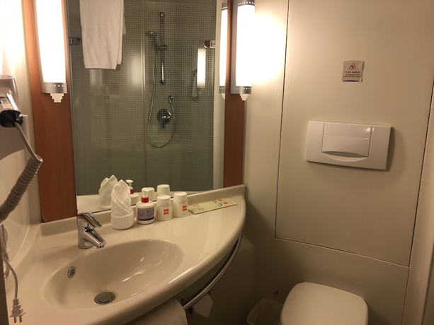 Imagen de la habitación del Hotel Ibis Dalian Zhongshan Square. Foto 18