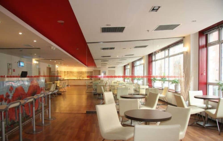 Imagen del bar/restaurante del Hotel Ibis Dalian Zhongshan Square. Foto 2