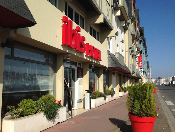 Imagen de los exteriores del Hotel Ibis Deauville Centre. Foto 13