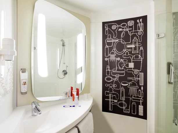 Imagen de la habitación del Hotel Ibis Den Haag City Centre. Foto 14