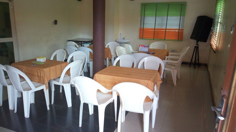 Imagen del bar/restaurante del Hotel Ibis Diamond. Foto 4