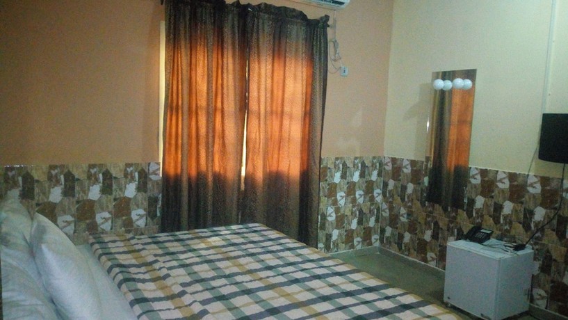 Imagen de la habitación del Hotel Ibis Diamond. Foto 14