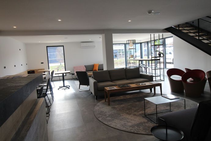 Imagen del bar/restaurante del Hotel Ibis Dijon Sud. Foto 2