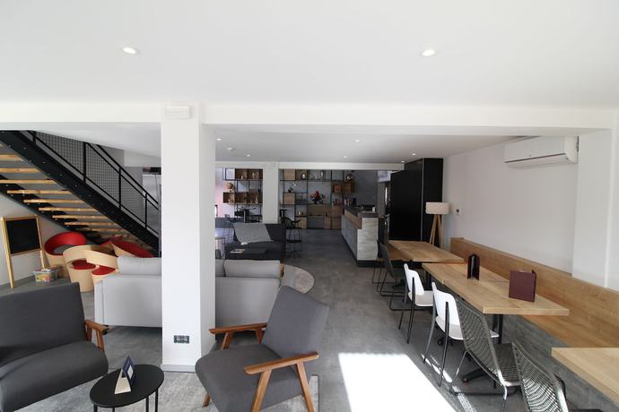 Imagen del bar/restaurante del Hotel Ibis Dijon Sud. Foto 5