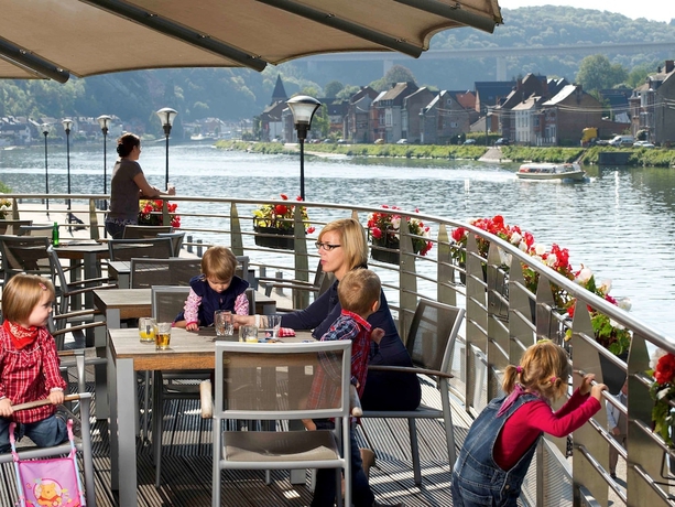 Imagen del bar/restaurante del Hotel Ibis Dinant Centre. Foto 9