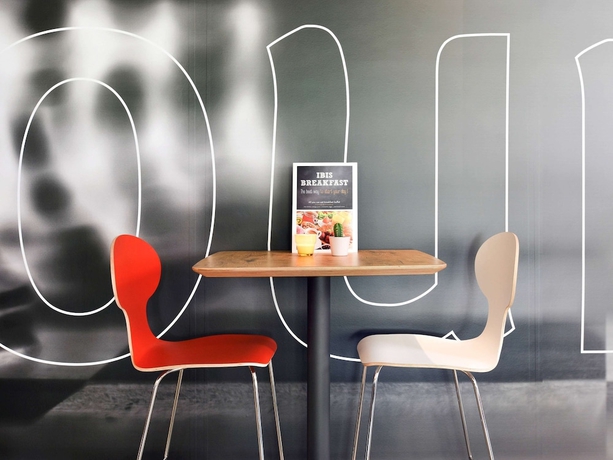 Imagen del bar/restaurante del Hotel Ibis Dinant Centre. Foto 10