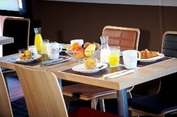 Imagen general del Hotel Ibis Douai Dechy. Foto 1