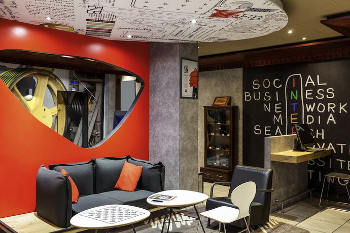 Imagen de los interiores del Hotel Ibis Douala. Foto 19