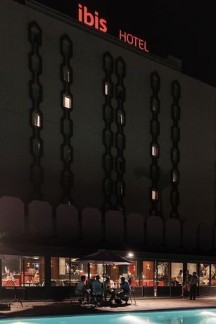 Imagen de la habitación del Hotel Ibis Douala. Foto 16