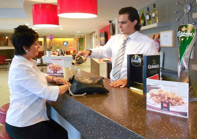 Imagen del bar/restaurante del Hotel Ibis Dublin. Foto 5