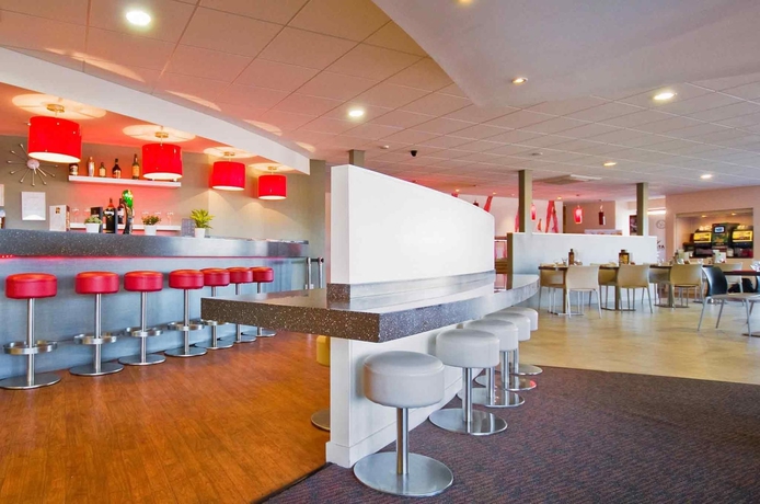 Imagen del bar/restaurante del Hotel Ibis Dublin. Foto 6