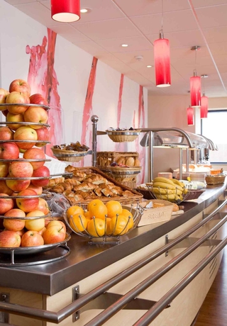 Imagen del bar/restaurante del Hotel Ibis Dublin. Foto 12